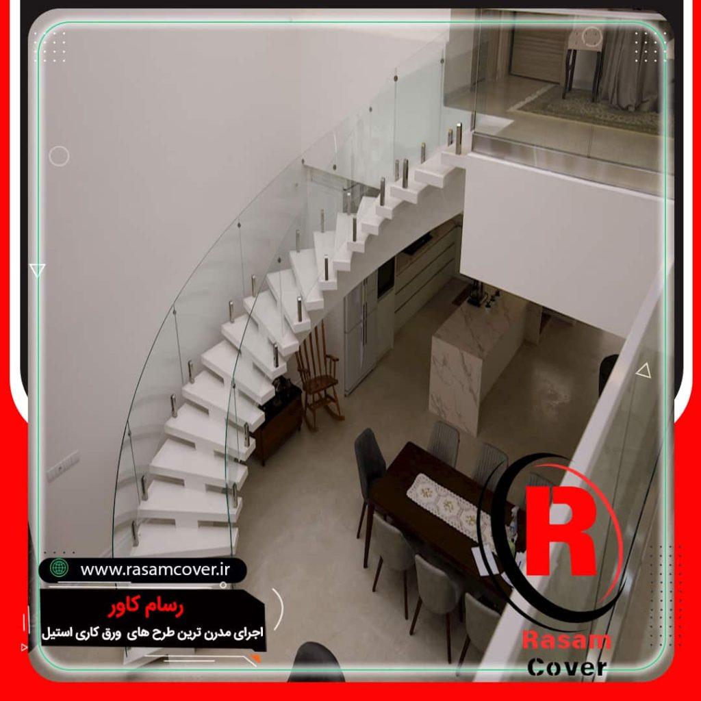 پله دوبلکس کنار دیوار